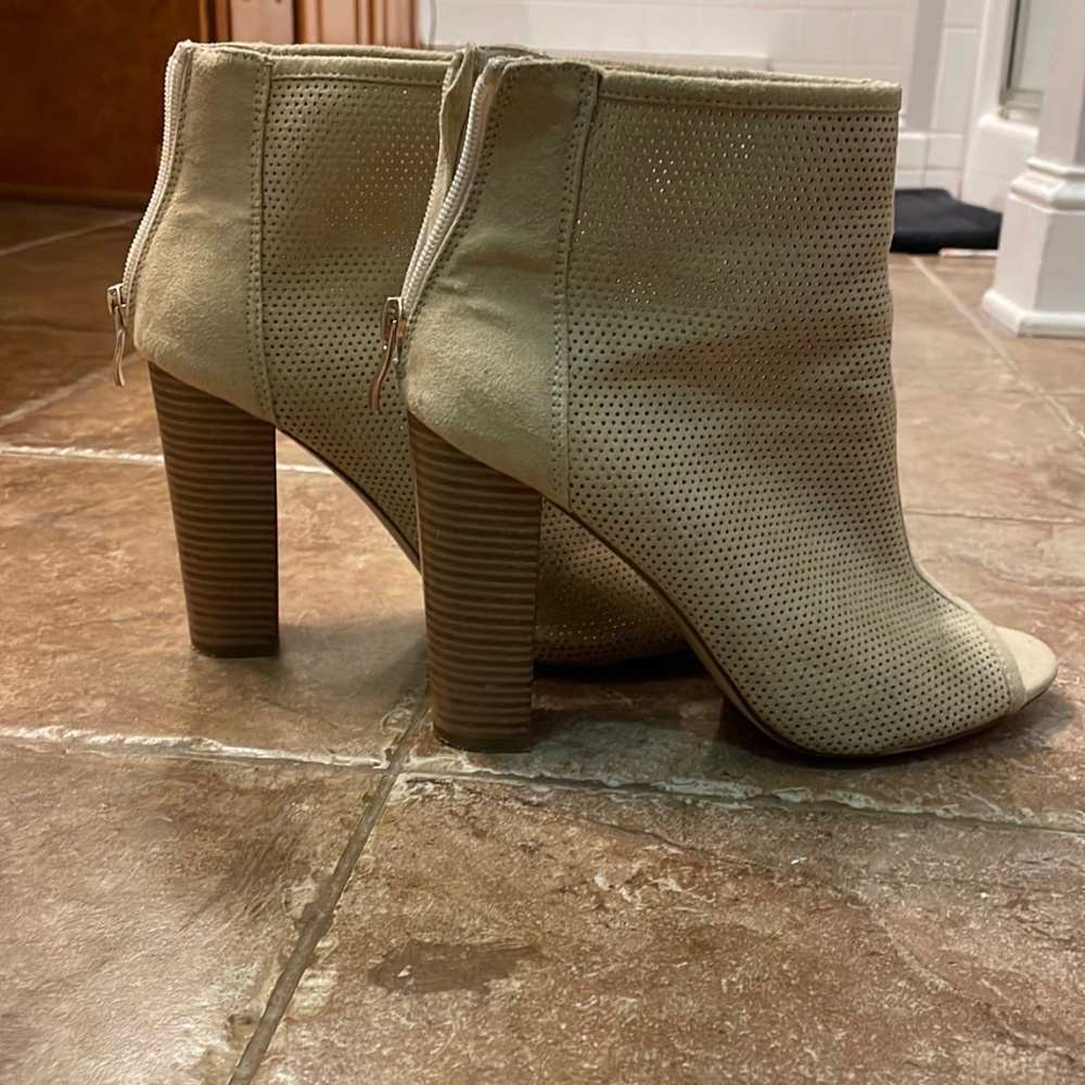 Womens shoes size 8